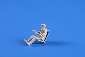 CMK F48361 P-51D Mustang Pilot ETO, Seated 1/48 – image 4