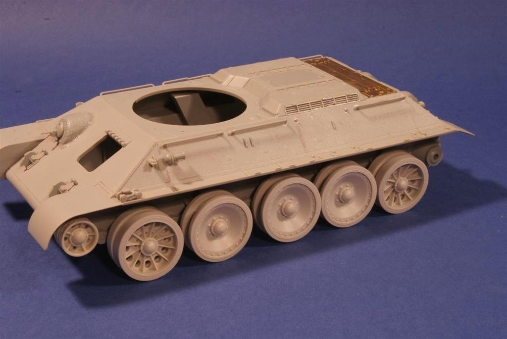Panzer Art RE35-169 T-34 with captured “Panther” road wheels (183 and 174 Zavod) 1/35 – image 3