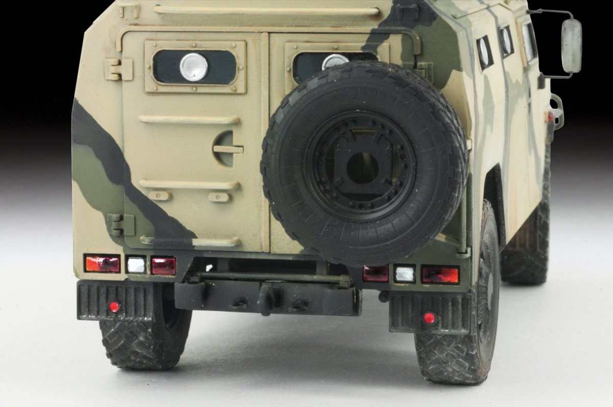 Zvezda 3682 GAZ with AT missile system Kornet D 1/35 – image 6