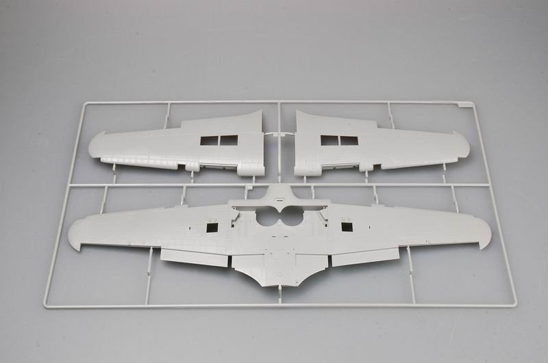 Trumpeter 02417 Hurricane Mk II D/Trop 1/24 – zdjęcie 2