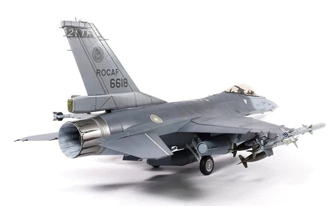 AFV Club 32S03 ROCAF Block 20 Fighting Falcon F-16AM Viper 1/32 – image 2
