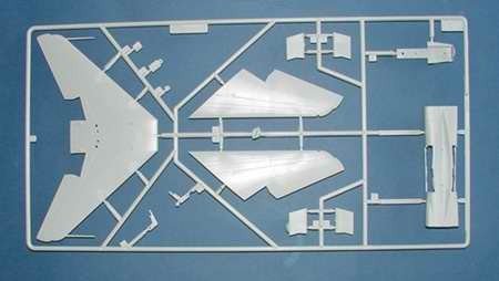 Trumpeter 01605 North American F-107A Ultra Sabre 1/72 – image 3