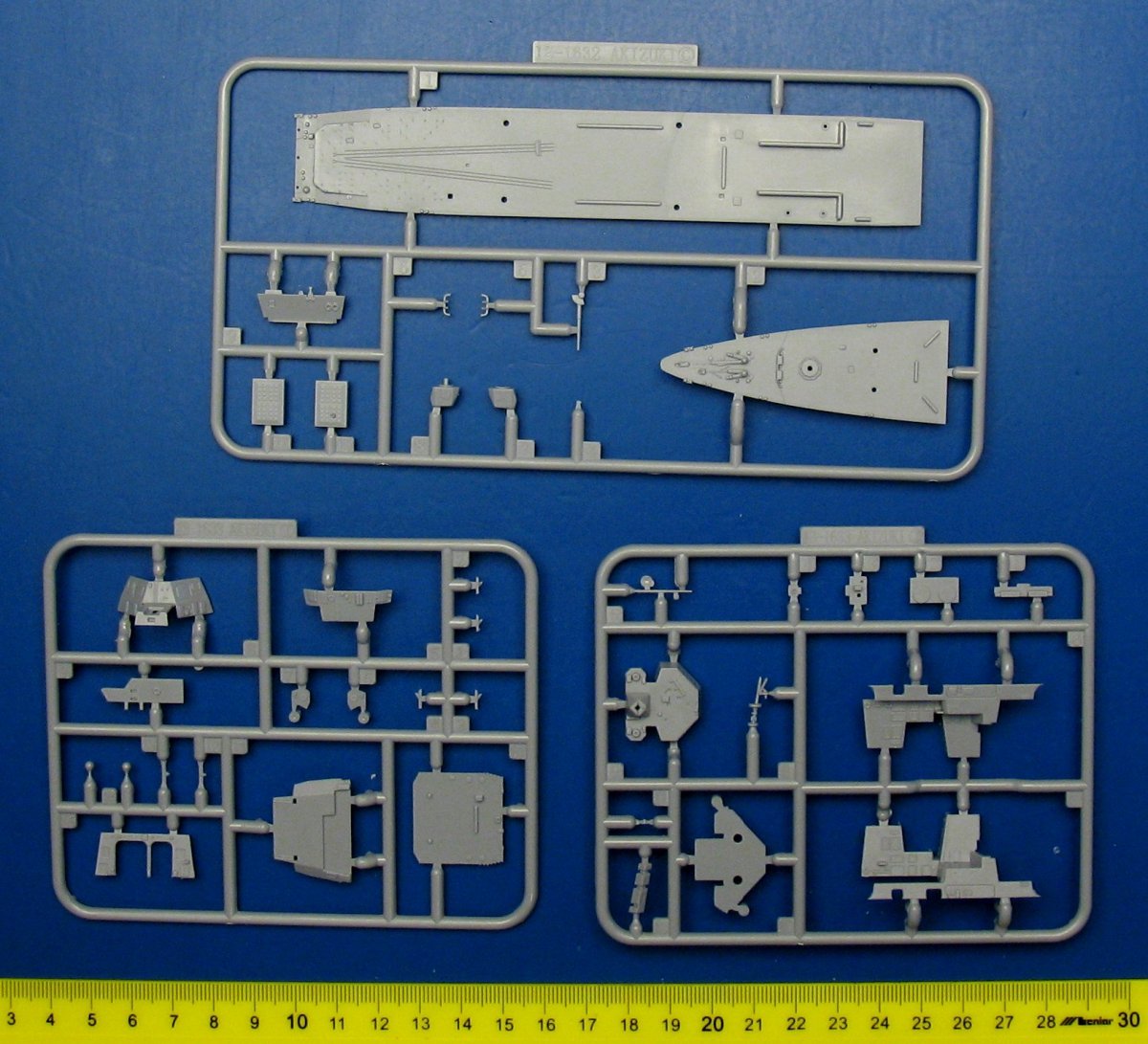 Aoshima 00817 Fuyuzuki 1/700 – image 8