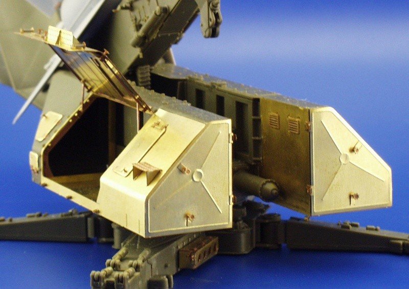 Eduard 35695 SA-2 Missile on launcher 1/35 Trumpeter – image 8