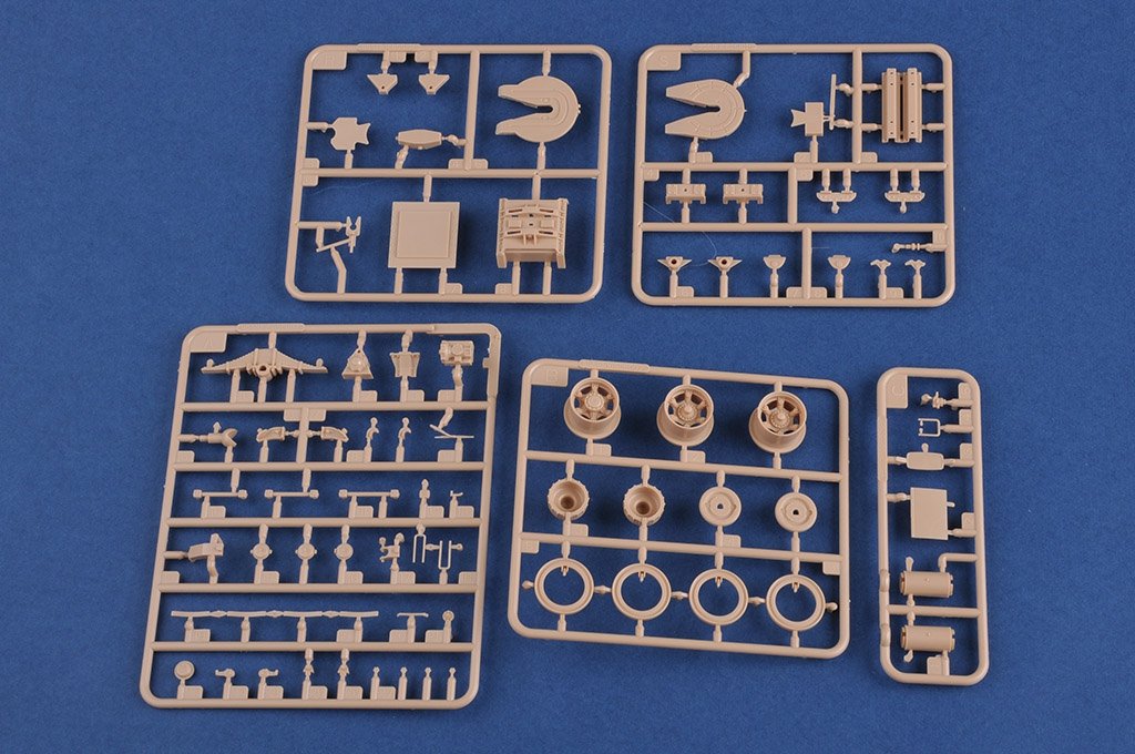 Hobby Boss 85513 Ukraine KrAZ-6446 Tractor with MAZ/ChMZAP-5247G semitrailer 1/35 – image 15