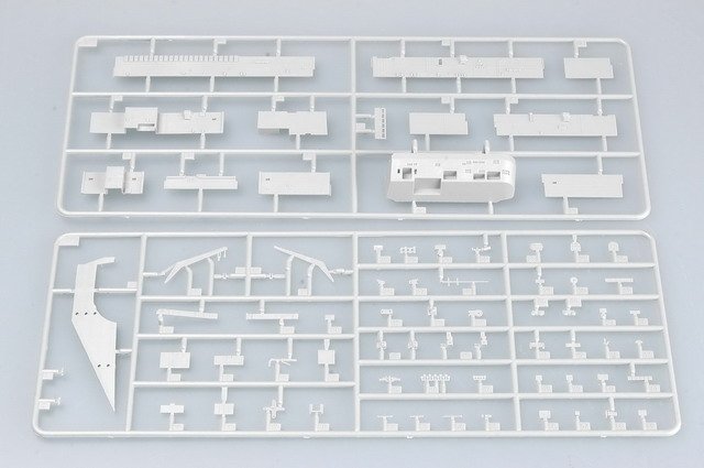 Trumpeter 05753 USS Dwight D.Eisenhower CVN-69 1978 1/700 – image 13