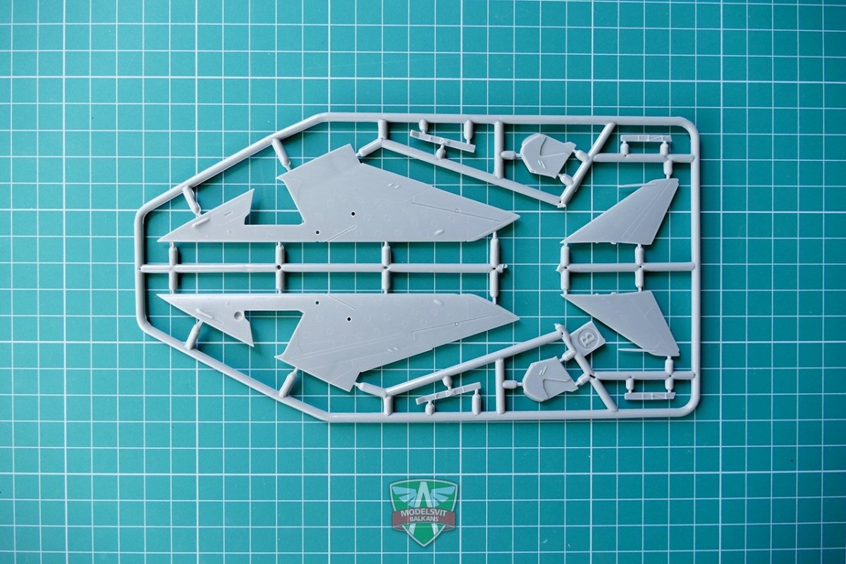 Modelsvit 72019 S-32MK Soviet bomber 1/72 – zdjęcie 4