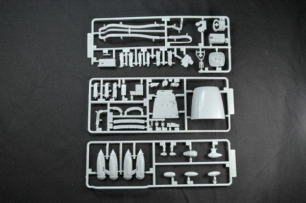 HK Models 01E02 B-25J Mitchell &amp;quot;Strafer&amp;quot; 1/32 – image 15