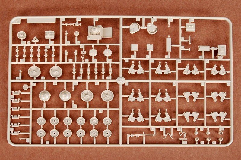 Trumpeter 00355 German 38(H) the artillery observation vehicle 1/35 – zdjęcie 12
