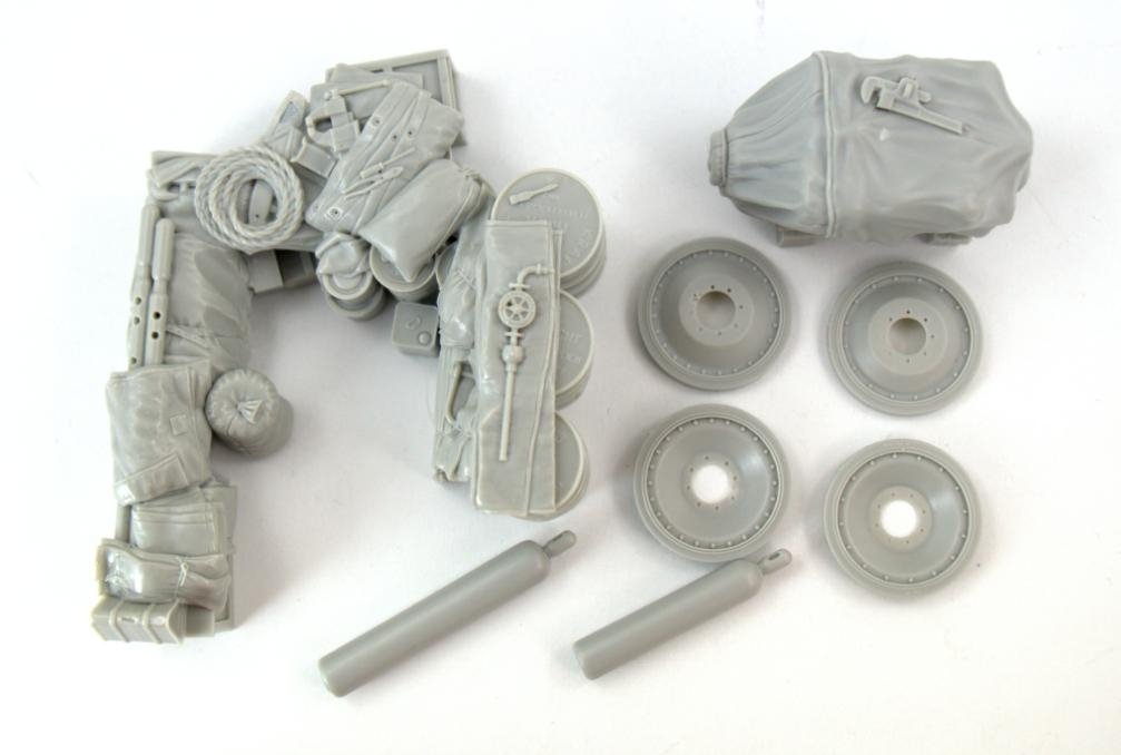 Panzer Art RE35-482 Stowage set for Sd.Kfz 9 FAMO 1/35 – image 4