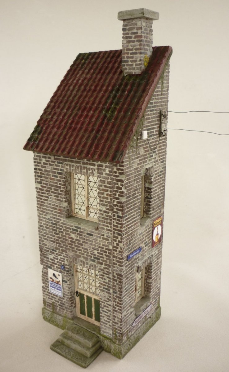 RT-Diorama 35258 Corner Building 1/35 – image 3