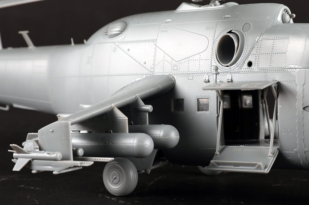 Trumpeter 05828 Mi-24A Hind-B 1/48 – zdjęcie 17