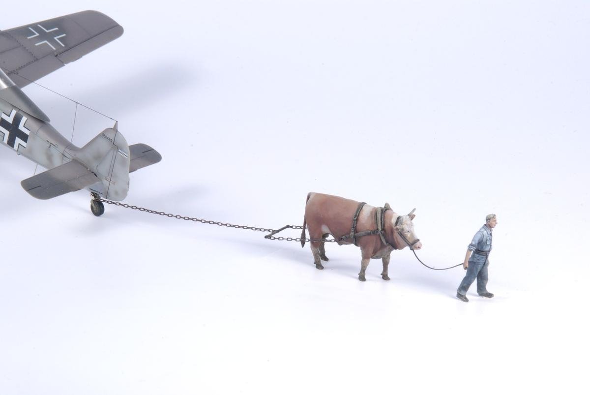 CMK F48354 Ox Towing Me-163B &amp;amp; Luftwaffe Ground Crew 1/48 – zdjęcie 3