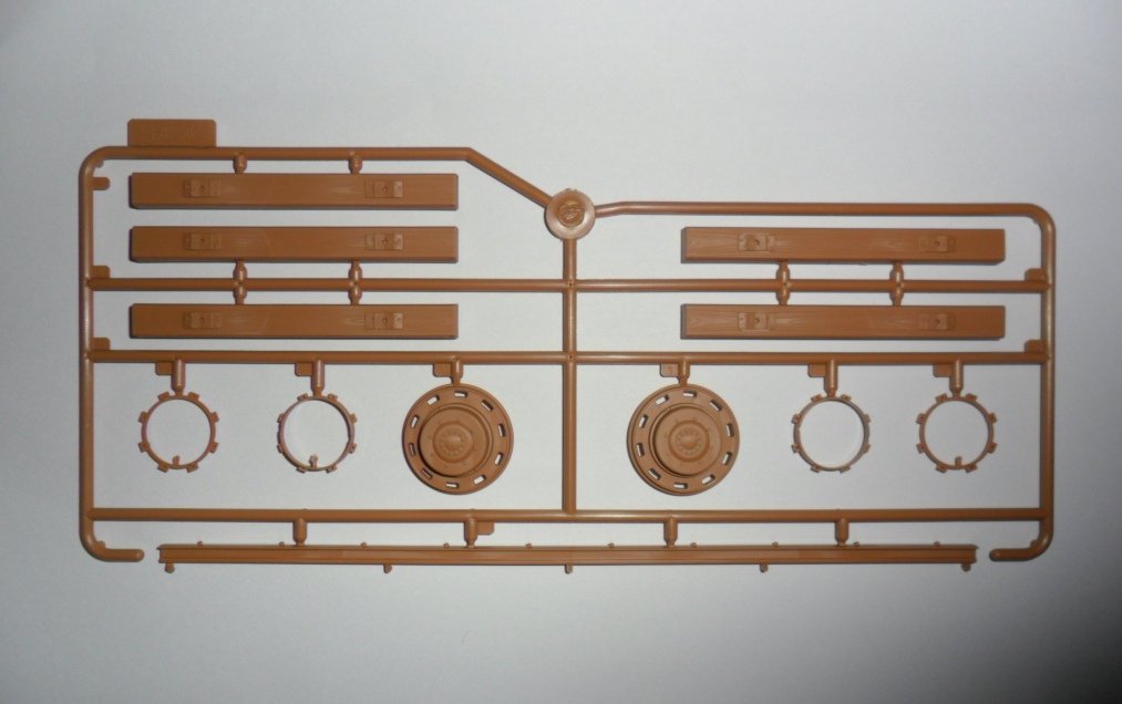 ICM 35376 Panzerspahwagen P 204 (f) Railway, WWII German Armored Vehicle (1/35) – image 5