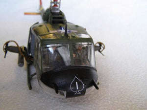 Revell 04476 Bell UH-1 Huey Hog 1/48 – image 2