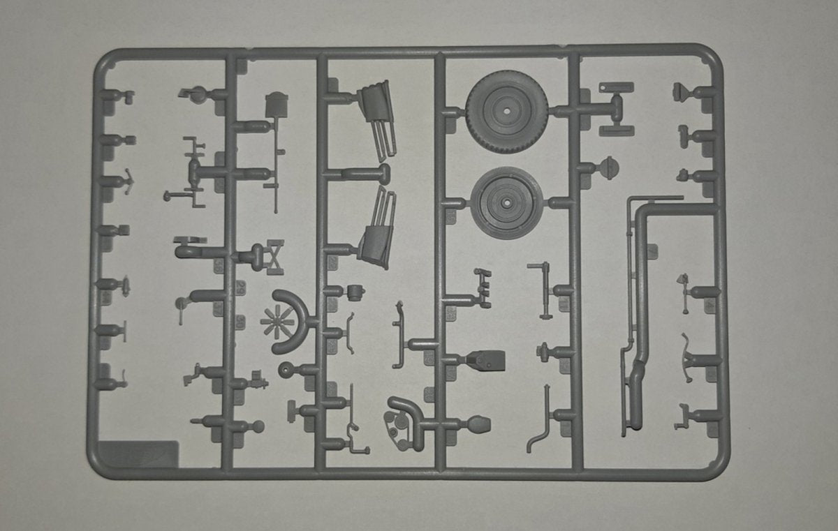 ICM 35581 le.gl.Einheits-Pkw Kfz.1, WWII German Light Personnel Car 1/35 – zdjęcie 3