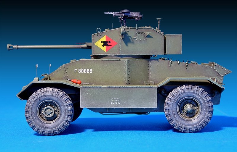 MiniArt 35159 AEC Mk.III ARMORED CAR (1/35) – image 4