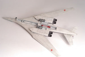 Zvezda 7002 Russian Supersonic Strategic Bomber Tu-160 1/144 – image 4