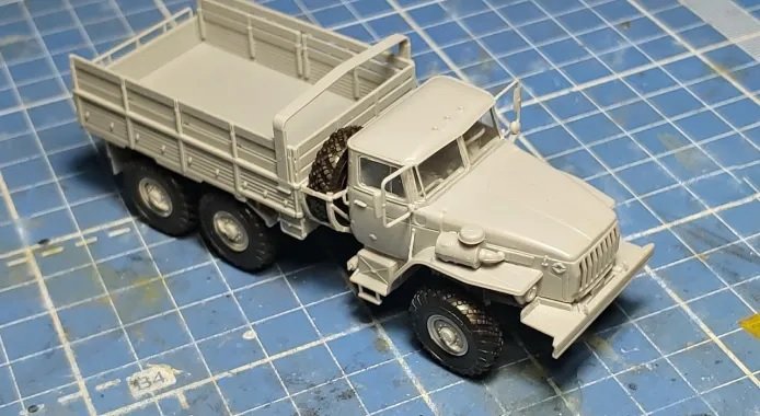 Zvezda 5050 Ural-4320 1/72 – image 3