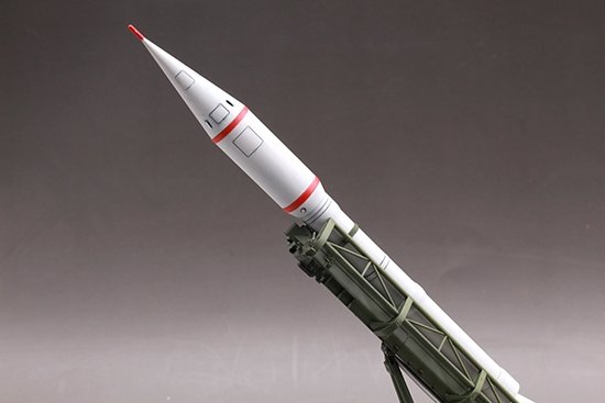 Trumpeter 09545 2P16 Launcher with Missile of 2k6 Luna (FROG-5) 1/35 – zdjęcie 8