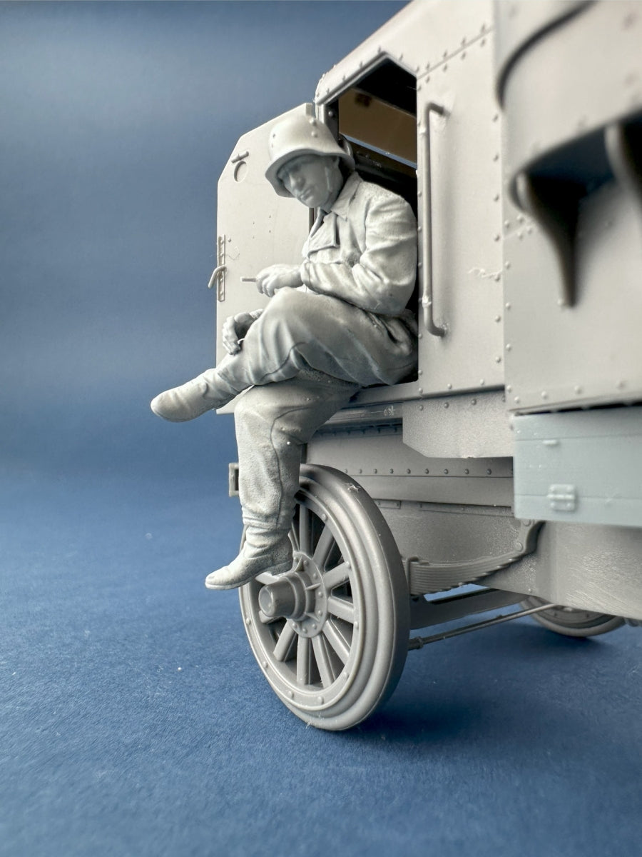 Copper State Models F35-052 German Armoured Car Crewman in a field grey coverall 1/35 – immagine 3