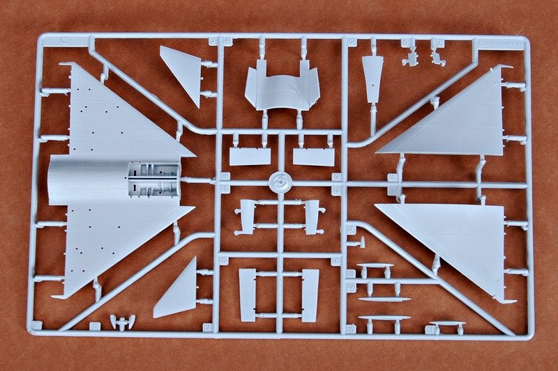 Trumpeter 01611 J-10 Fighter Aircraft 1/72 – image 5