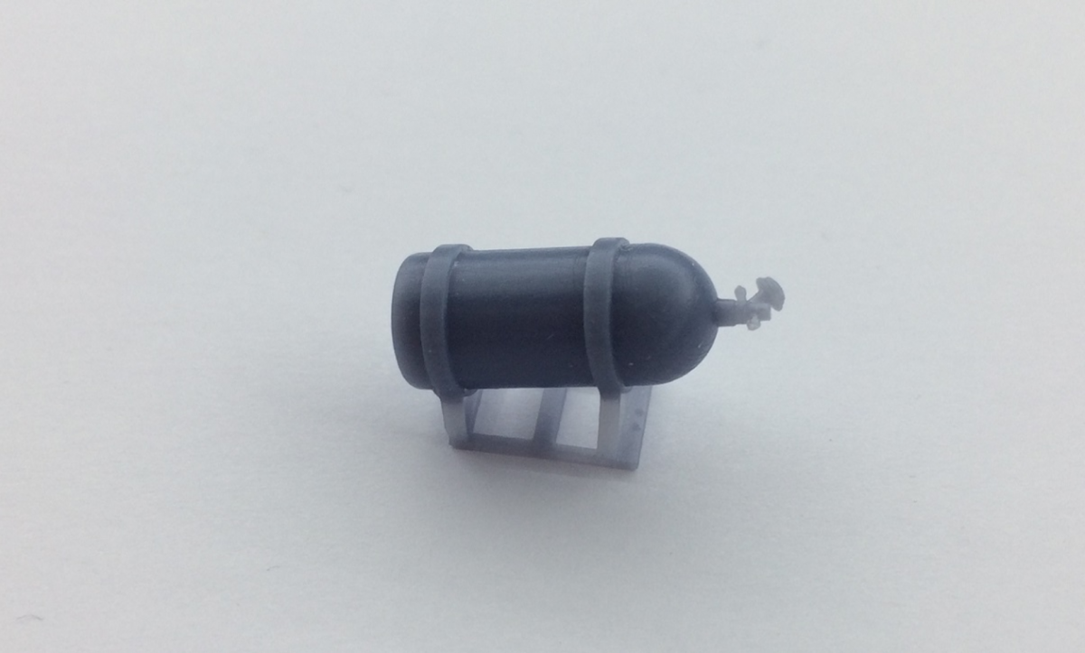 Yamamoto Model Parts YMPTUN3S Butla z nitro na stojaku 1/24 – zdjęcie 2