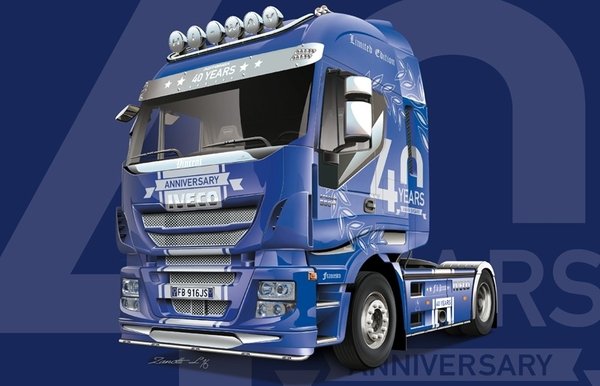 Italeri 3919 IVECO HI-WAY 40e ANNIVERSAIRE. Camionnettes d'exposition 1/24