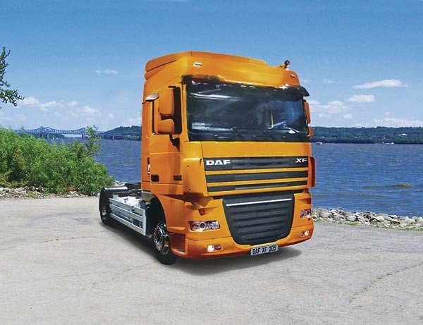 Revell 07496 DAF XF 105 Space Cab 1/24 – Bild 2
