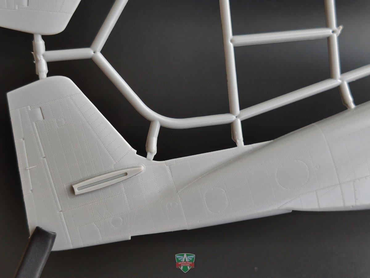 Modelsvit 4818 F-82F/G Twin Mustang 1/48 – image 9