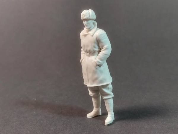Panzer Art FI35-181 German tank officer in winter coat No.1 1/35 – image 2