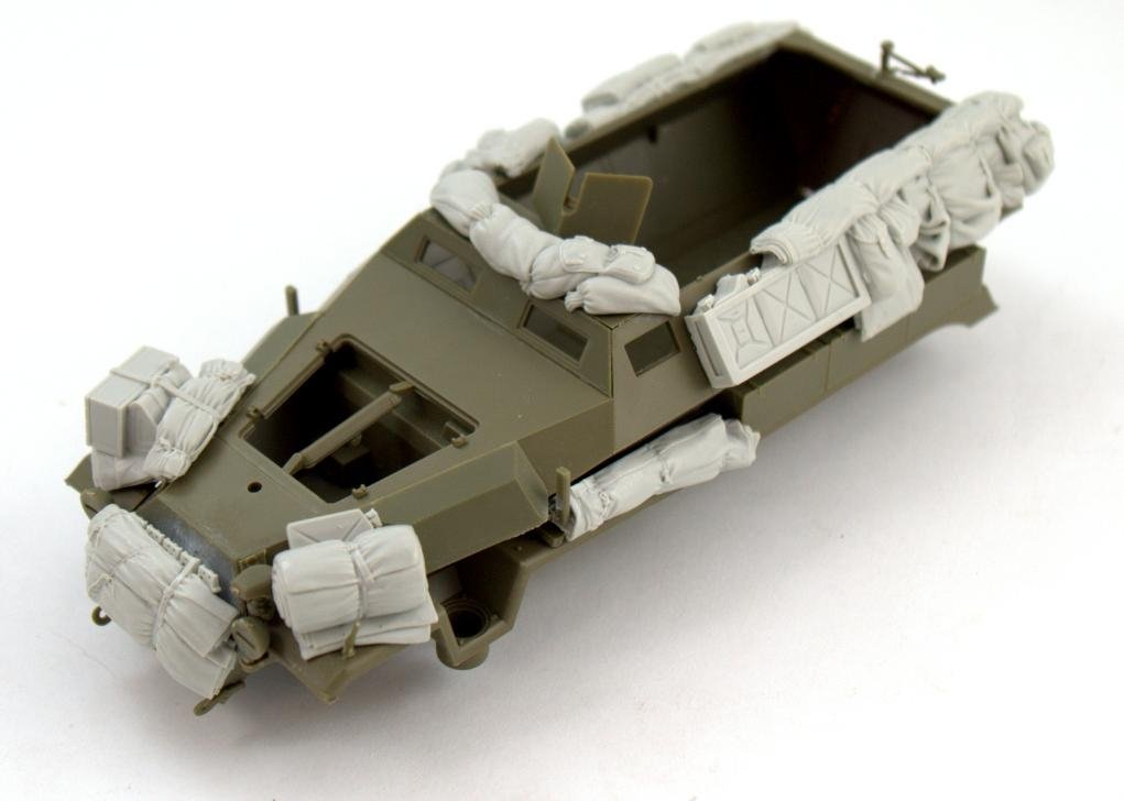 Panzer Art RE35-496 Stowage set for Sd.Kfz 251C 1/35 – image 2
