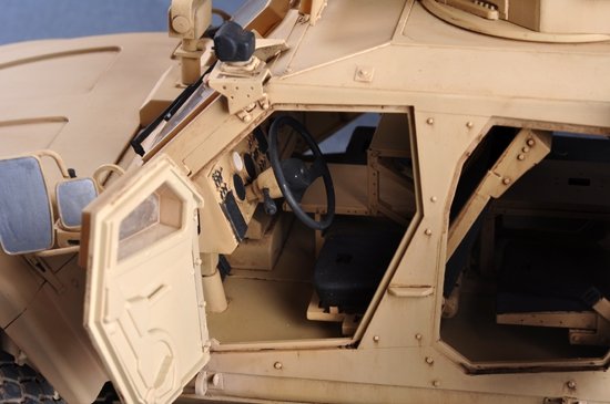 Trumpeter 00930 US M-ATV MRAP 1/16 – image 9