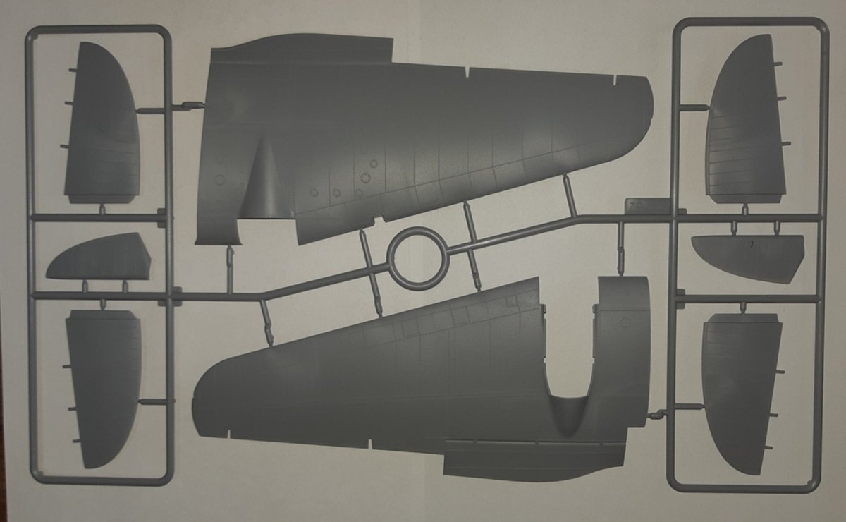 ICM 48263 He 111H-16, WWII German Bomber 1/48 – image 3