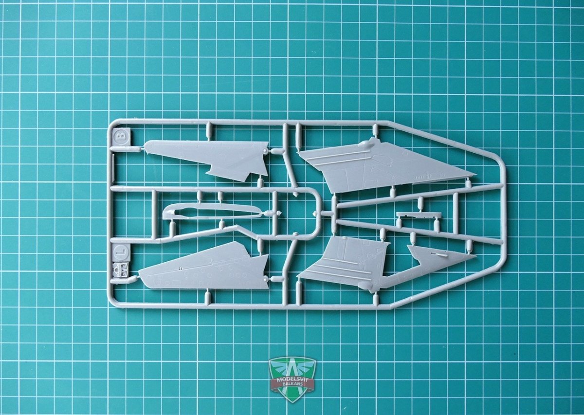 Modelsvit 72017 Sukhoi Su-17 Early version 1/72 – zdjęcie 7