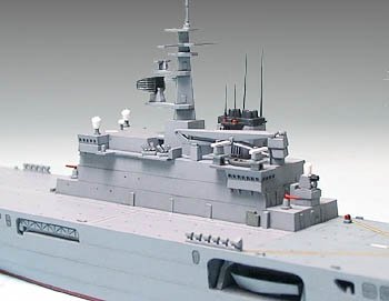 Tamiya 31003 Japanese Defence Force LST-4001 Ohsumi 1/700 – zdjęcie 3