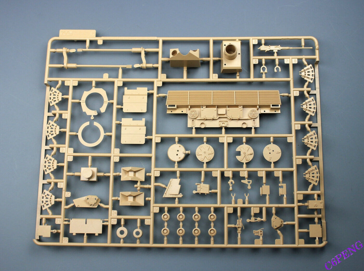 Tiger Model 4613 German MBT Leopard II Revolution II 130mm 1/35 – image 9