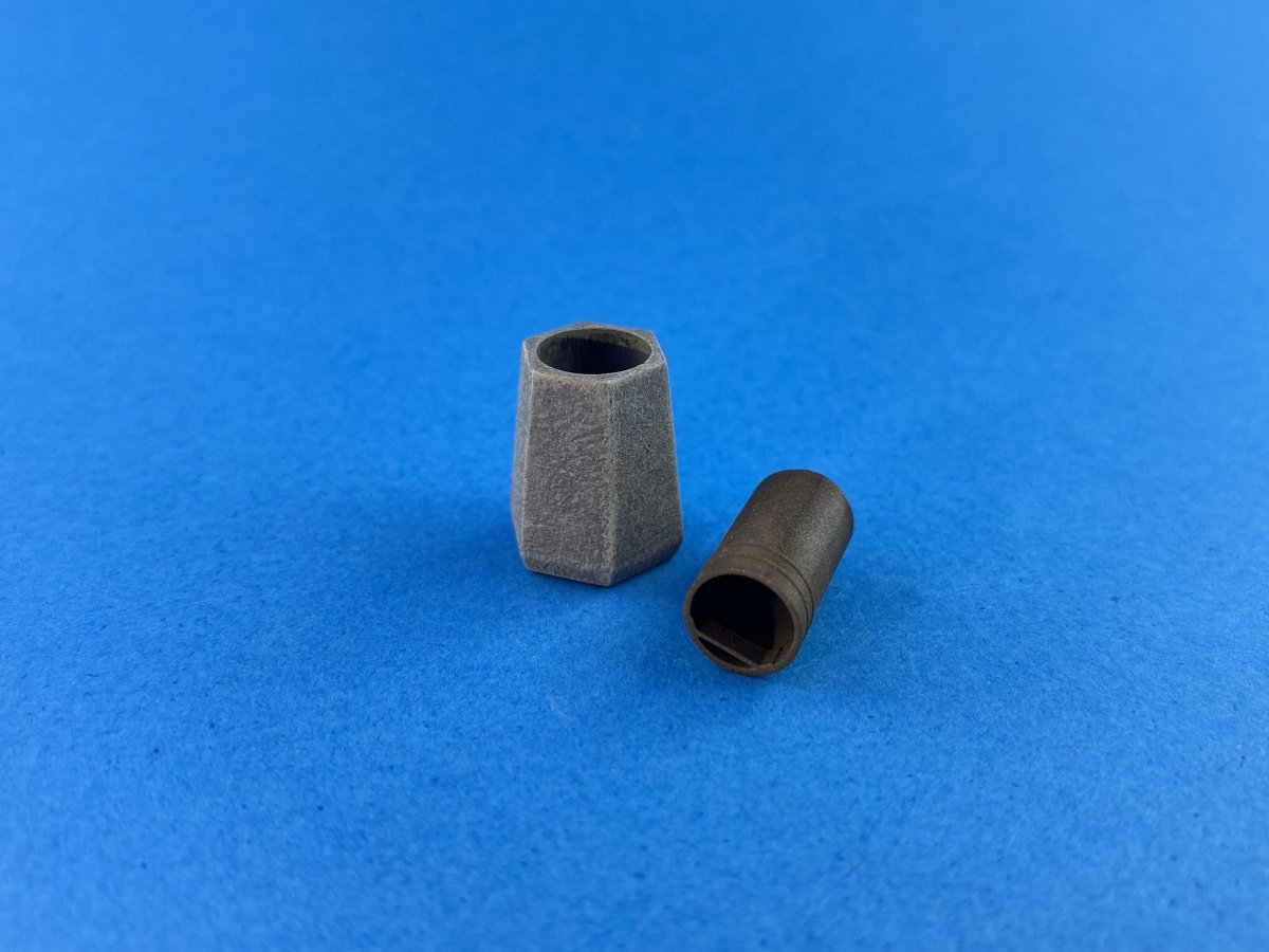 Point of no Return 3522010 Station benches and trash cans 1/35 – image 9