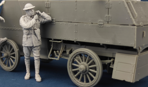 Copper State Models F35-030 Canadian Motor MG Brigade Officer putting the helmet on 1/35 – image 2