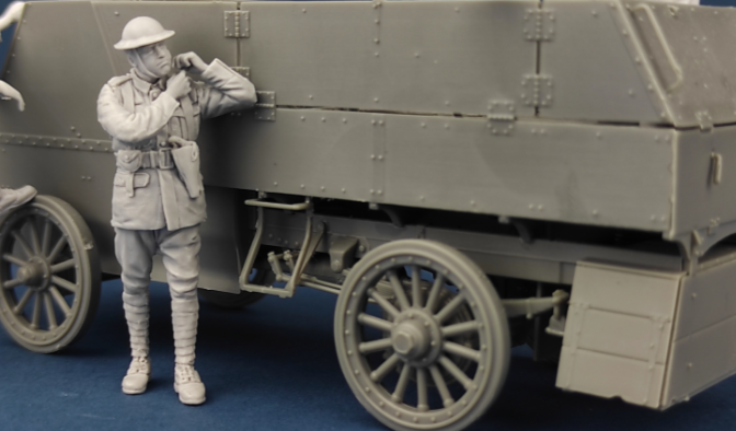 Copper State Models F35-030 Canadian Motor MG Brigade Officer putting the helmet on 1/35 – image 2