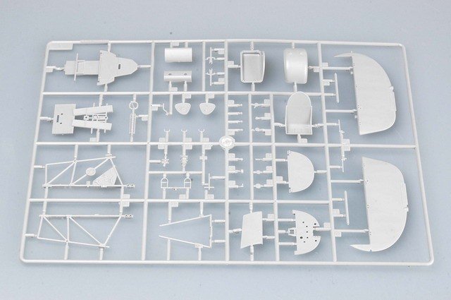 Trumpeter 02416 HURRICANE Mk.IIC/TROP 1/24 – immagine 4
