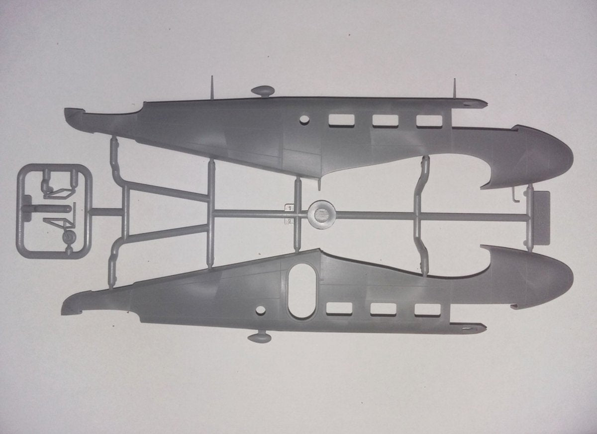 ICM 48185 C18S, American Passenger Aircraft 1/48 – image 8