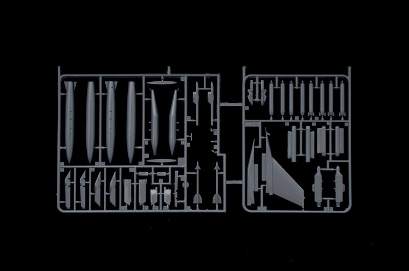 Italeri 72009 F-16 C/D Night Falcon - Complete Set For Modeling 1/72 – image 8