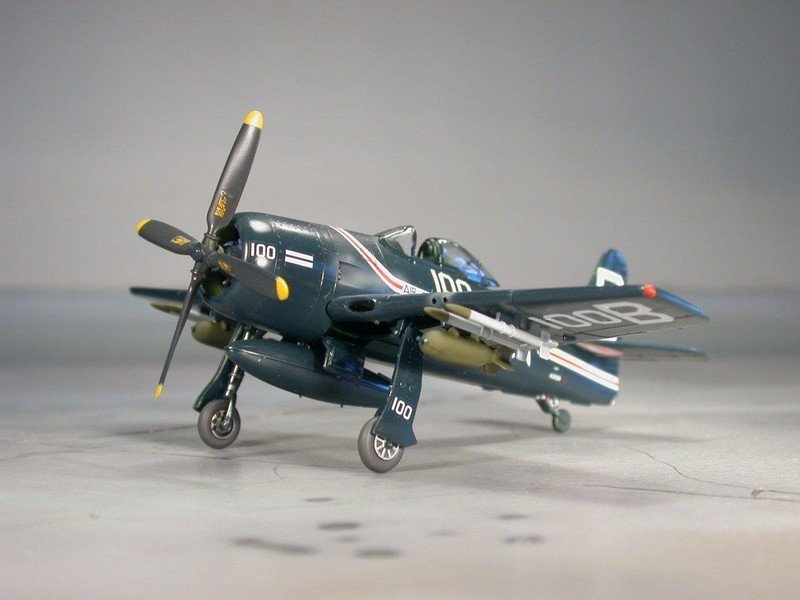 Revell 04680 F8F-1 Bearcat 1/72 – zdjęcie 4