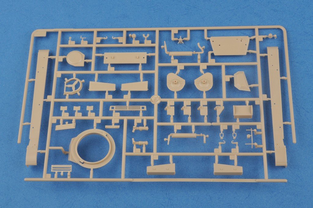 Hobby Boss 82479 Hungarian Light Tank 43M Toldi III(C40) 1/35 – image 6
