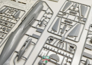 A&amp;amp;A Models 4402 C-141A Military Strategic Airlifter 1/144 – image 5
