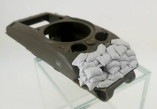 Panzer Art RE35-657 Sandbags armor for M4A1 “Sherman Large Hatch” 1/35