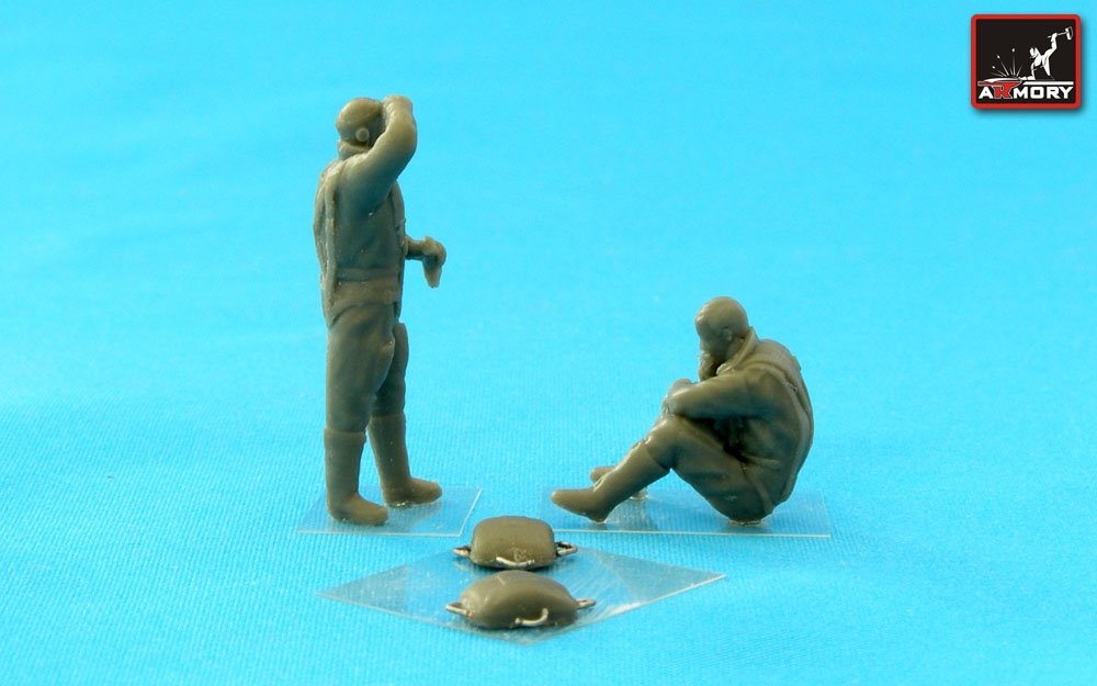 Armory Models F7224c RAF WWII crewmen in high altitude outfit – “Waiting…” 1/72 – zdjęcie 3