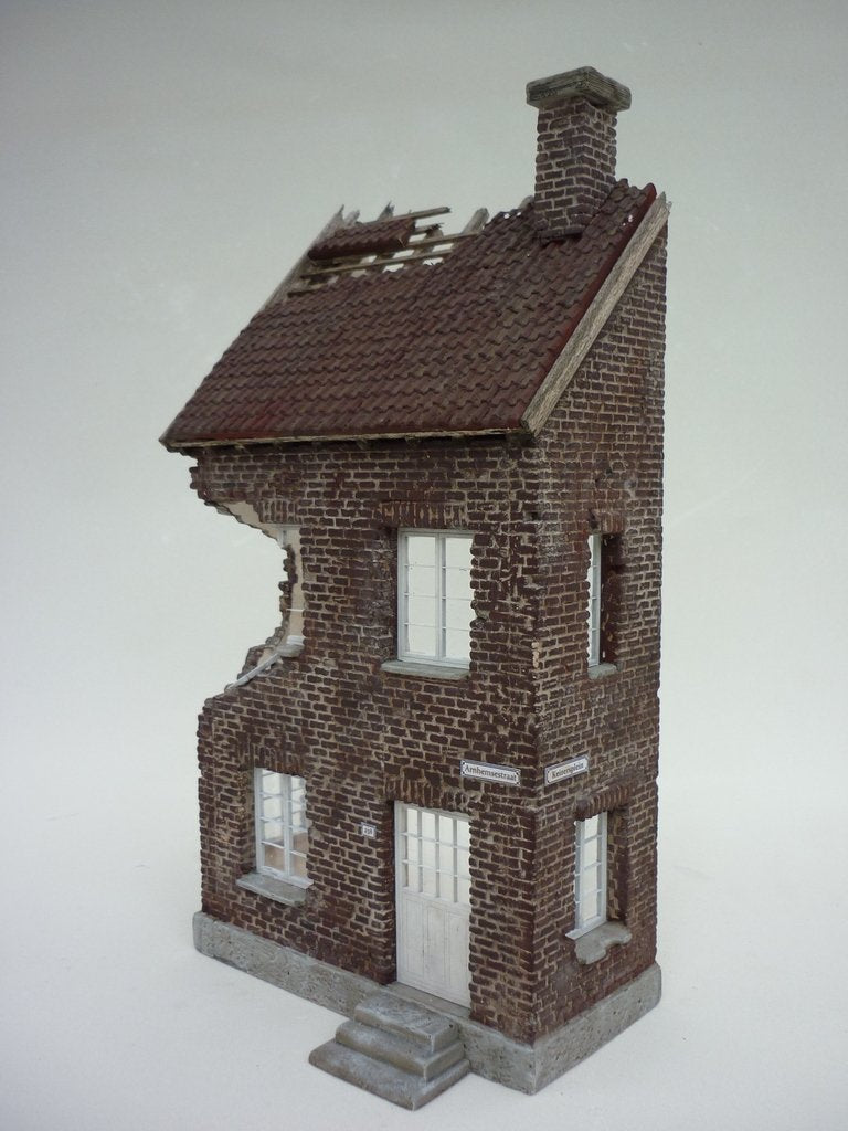 RT-Diorama 35163 Old Brick House 1/35 – image 6