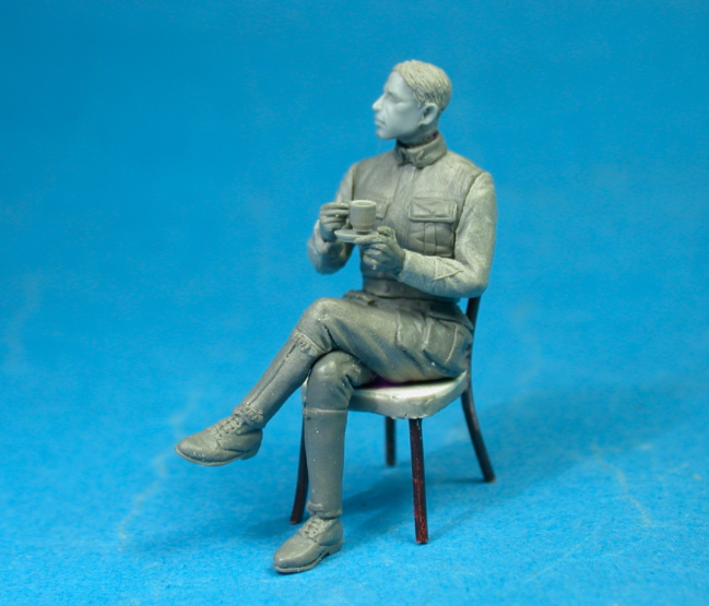 Copper State Models F32-050 French airman coffee with croissant 1/32 – zdjęcie 3